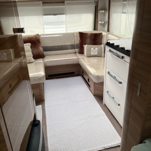 Donnez un look épuré à votre intérieur avec notre jeu de 6 tapis Sofia Blanc. Tissés à la main en laine douce. Commandez dès maintenant !