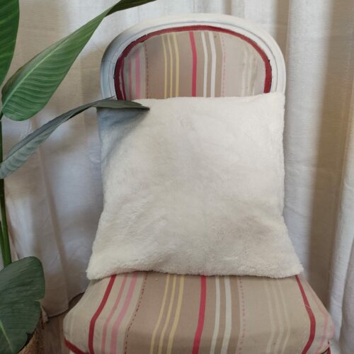 Coussin fourrure blanc