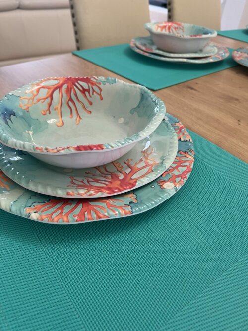 Service de table en mélamine corail (26 pièces) – Image 3