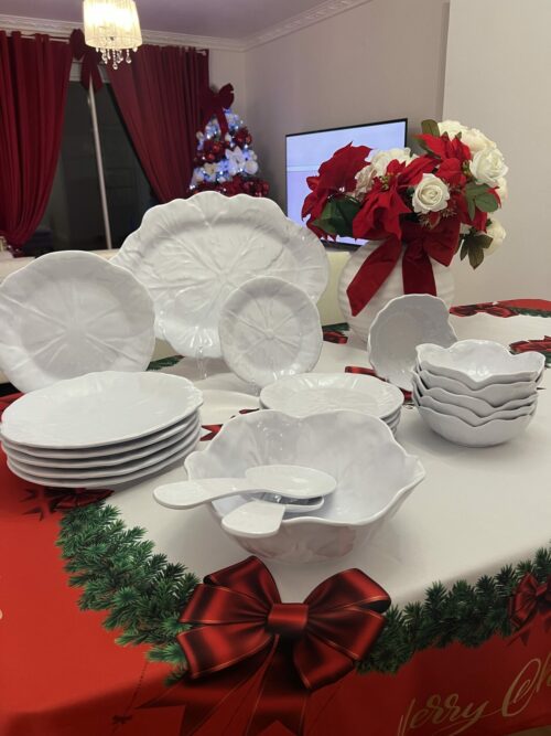 Service de table en mélamine - fleur blanche (22 pièces) – Image 3