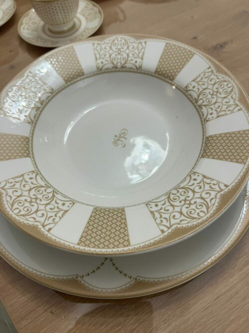 Service de table en Porcelaine - Opéra de Noël (31 pièces) – Image 3