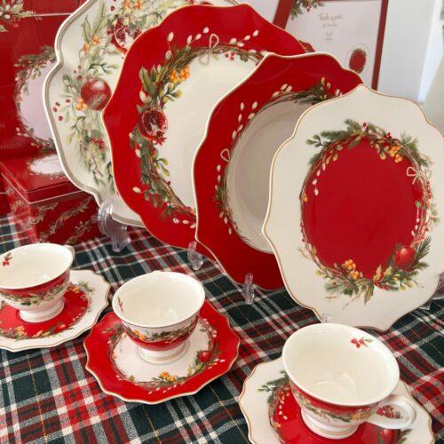 Service de table en Porcelaine - Célébration de Noël (31 pièces) – Image 4