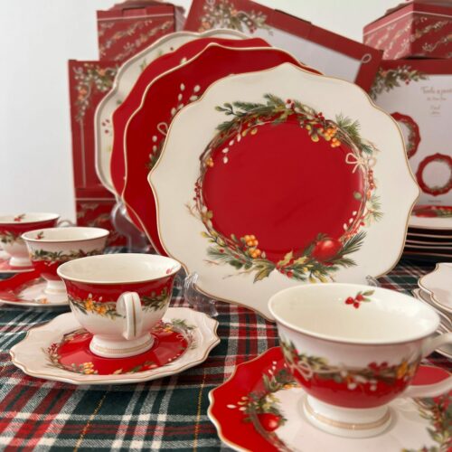 Service de table en Porcelaine - Célébration de Noël (31 pièces) – Image 3