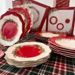 Service de table en Porcelaine - Célébration de Noël (31 pièces) – Image 2