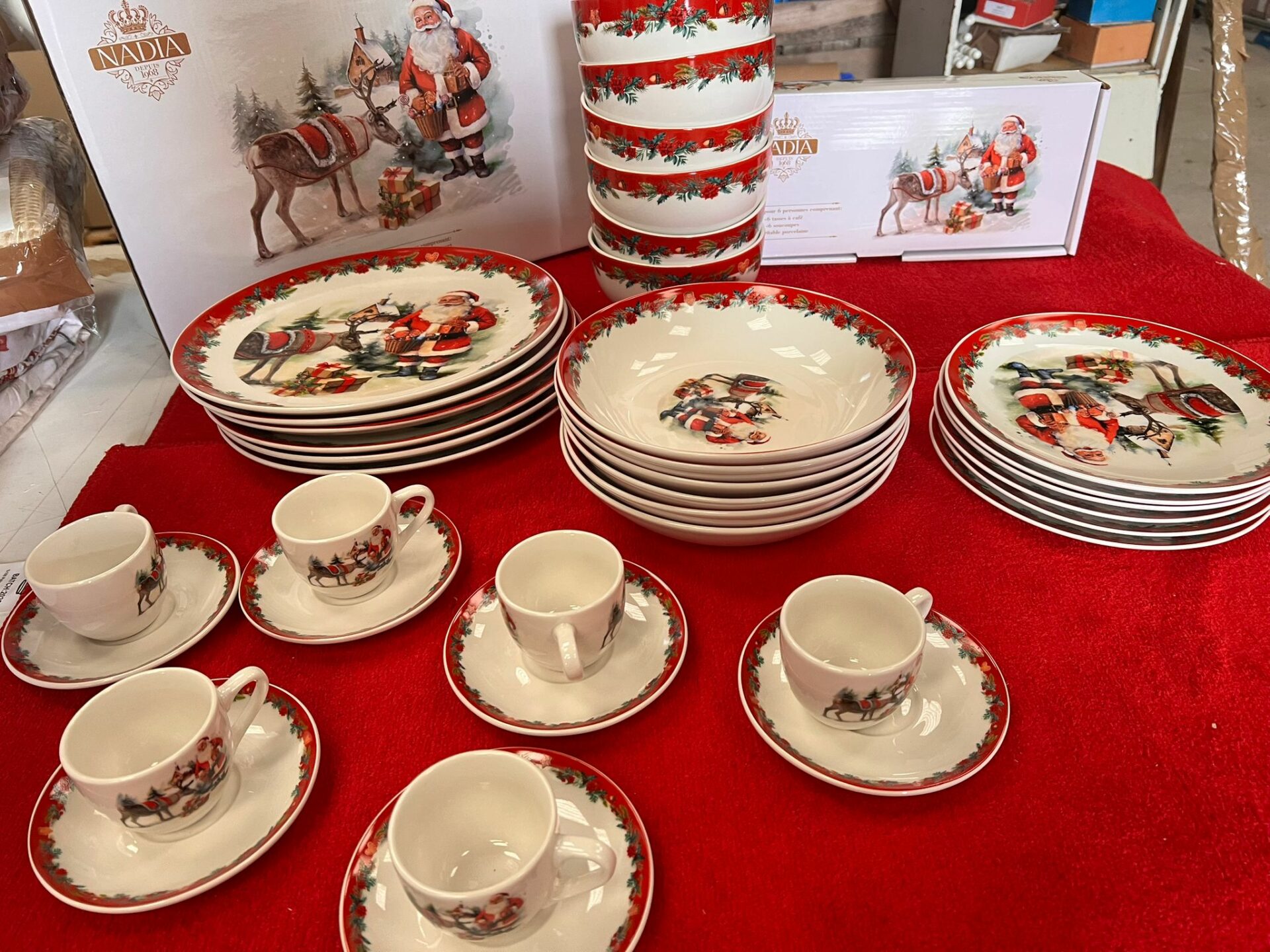 WhatsApp Image 2025-10-28 at 11.17.01 Service de table en Porcelaine - Merry Christmas (36 pièces) – Image 1