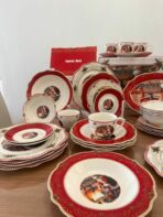 Service de table en Porcelaine - Magie du Réveillon (38 pièces) – Image 2