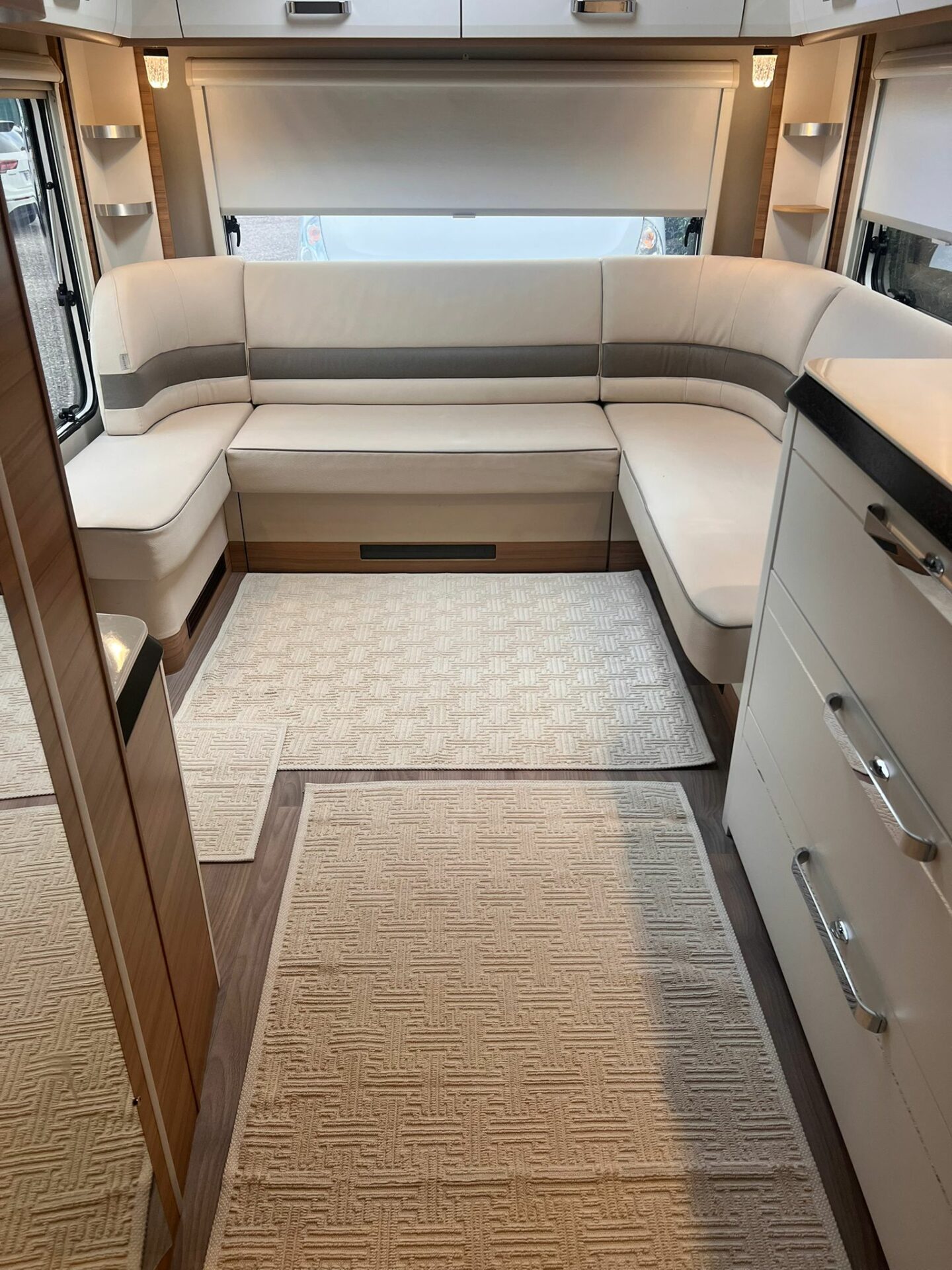 WhatsApp Image 2025-11-05 at 10.42.54 Lot de 6 tapis - Labyrinthe (Beige) – Image 1