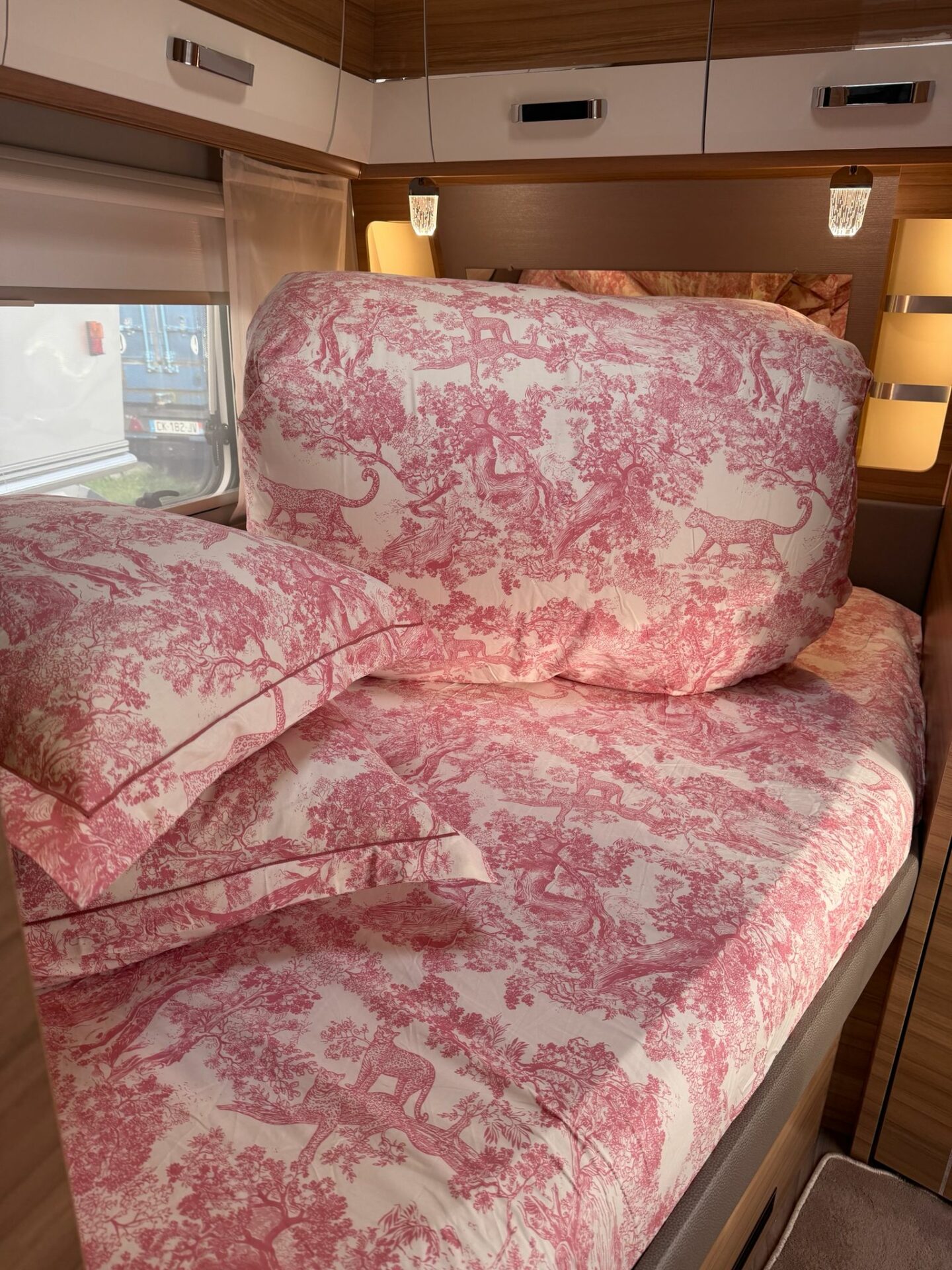 WhatsApp Image 2026-02-03 at 10.50.54 Parure De Couette- N°143 Odyssée rose – Image 1